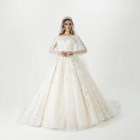 mariée élégante dans une robe de mariée photo