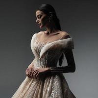 mariée élégante dans une robe de mariée photo