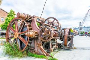 mémorial de l'ancienne machine industrielle pendant la journée photo