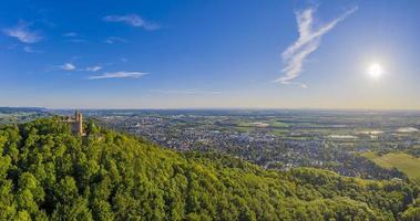 vue aérienne panoramique de la ville allemande de bensheim en été pendant la journée photo
