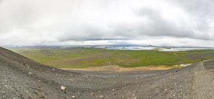 photo panoramique de la région du lac myvatn en islande depuis le cratère du volcan hverfjall en été pendant la journée