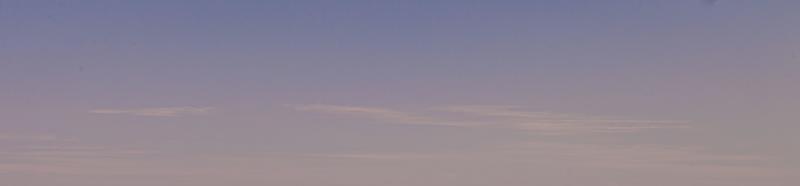 ciel coloré dramatique avec rémanence et nuages illuminés photo