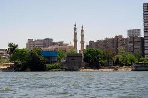 bidonvilles du Caire sur les rives du Nil en Egypte photo