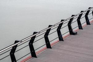 jetée au bord de la mer sans personne photo