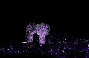 feu d'artifice coloré dans le ciel photo