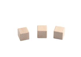 blocs de bois carrés sur fond blanc photo