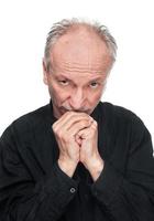 homme âgé avec les mains jointes photo