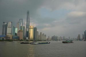 gratte-ciel dans la ville moderne de chine photo