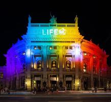 lumières multicolores sur le bâtiment photo