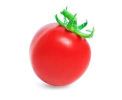 tomates rouges vives naturelles, isolées sur fond blanc.