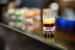 shots alcoolisés au bar photo