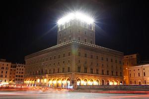 rome, italie, architecture, centre-ville la nuit avec rétro-éclairage. photo