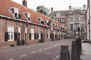 belle architecture dans les rues de la ville d'utrecht aux pays-bas. photo