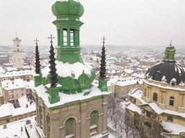 Ukraine, centre-ville de Lviv, architecture ancienne, photo de drone, vue à vol d'oiseau en hiver