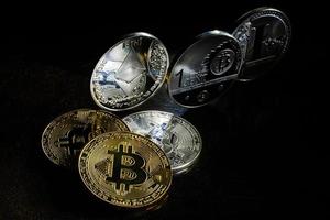 crypto-monnaies numériques bitcoin ethereum litecoin photo