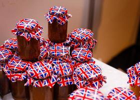 pots de confiture maison sucrée avec drapeau Royaume-Uni photo