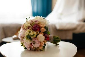 bouquet de mariage de roses roses et pivoine photo