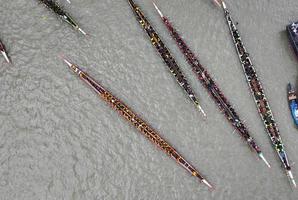 course de bateaux traditionnels au Bangladesh photo