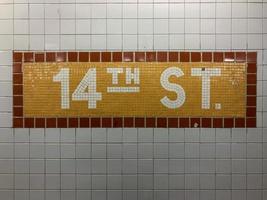 signe pour la station de métro de la 14e rue dans le système de métro de la ville de new york, 2022 photo