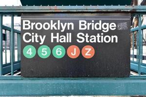 pont de brooklyn, station hôtel de ville - métro de new york photo