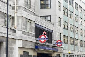 La station de métro st jamess park london près de st jamess park dans la ville de westminster centre de londres photo