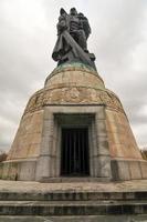 Mémorial de la guerre soviétique dans le parc de Treptow, Berlin, panorama de l'Allemagne photo