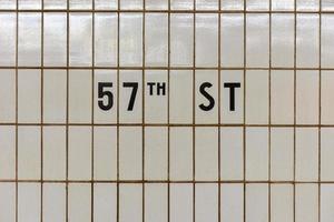 station de métro new york city 57th street à manhattan photo