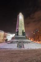 monument en l'honneur du 850 anniversaire de la ville de vladimir dans l'anneau d'or de la russie photo