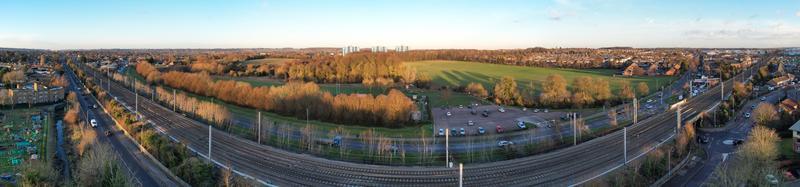 belle vue aérienne de la ville de luton ville d'angleterre juste avant le coucher du soleil photo