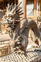 Statue de dragon chinois de l'époque de la dynastie ming, à l'entrée du palais de la cité interdite, Pékin, Chine photo