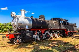 ancien train de locomotives rétro préservé debout sur les rails à livingstone, zambie photo
