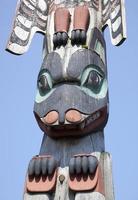 totem traditionnel de la ville de ketchikan photo