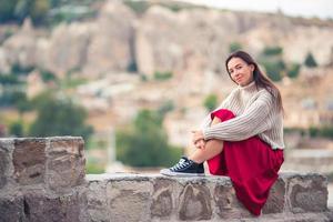 belle femme en vacances en cappadoce photo