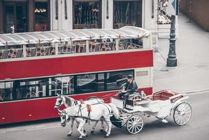 Entraîneur de chevaux traditionnels fiaker à Vienne Autriche photo