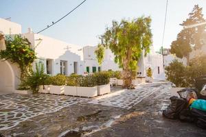 village grec traditionnel. rues et vieilles maisons photo