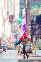 heureuse mère et petite fille à manhattan, new york city, new york, usa. photo