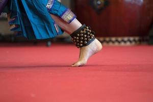 Détail du pied de danse traditionnelle de l'Inde photo