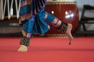 Détail du pied de danse traditionnelle de l'Inde photo