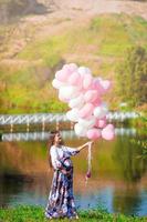 femme enceinte dans un parc extérieur, temps chaud photo