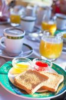 petit-déjeuner sain dans un restaurant en plein air photo