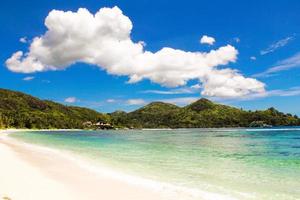 beau lagon exotique turquoise aux seychelles photo