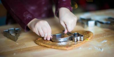 gros plan de la cuisson des biscuits au gingembre photo