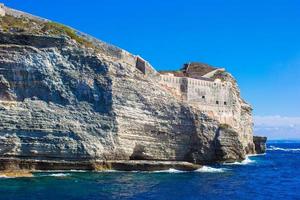 vue sur la falaise de bonifacio, corse, france photo