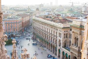 belle vue depuis le toit de la cathédrale du duomo, milan, italie photo