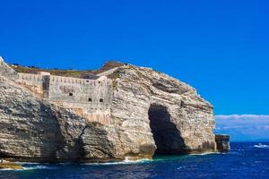 vue sur la falaise de bonifacio, corse, france photo