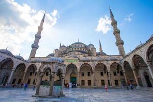 cour de la mosquée bleue du sultan ahmed à istanbul, turquie photo