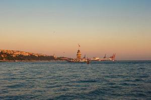 tour de la jeune fille au coucher du soleil, istanbul photo