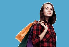 femme avec des sacs à provisions photo