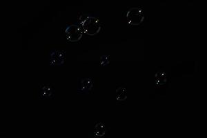 bulles sur fond noir photo