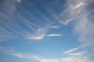 ciel et nuages au coucher du soleil photo